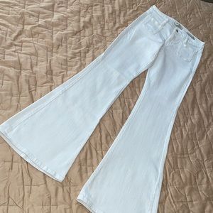 Guess Flare Jeans.